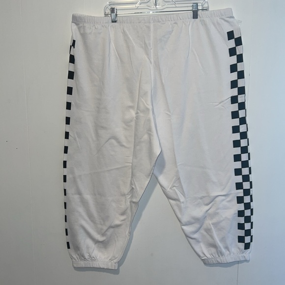 NWT Ascot and Hart White and Black Checkered Crop Sweatpants With Drawstring AA2 - Picture 2 of 5